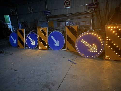 太原太原河南太阳能交通标牌 河南自发光交通路标牌厂家